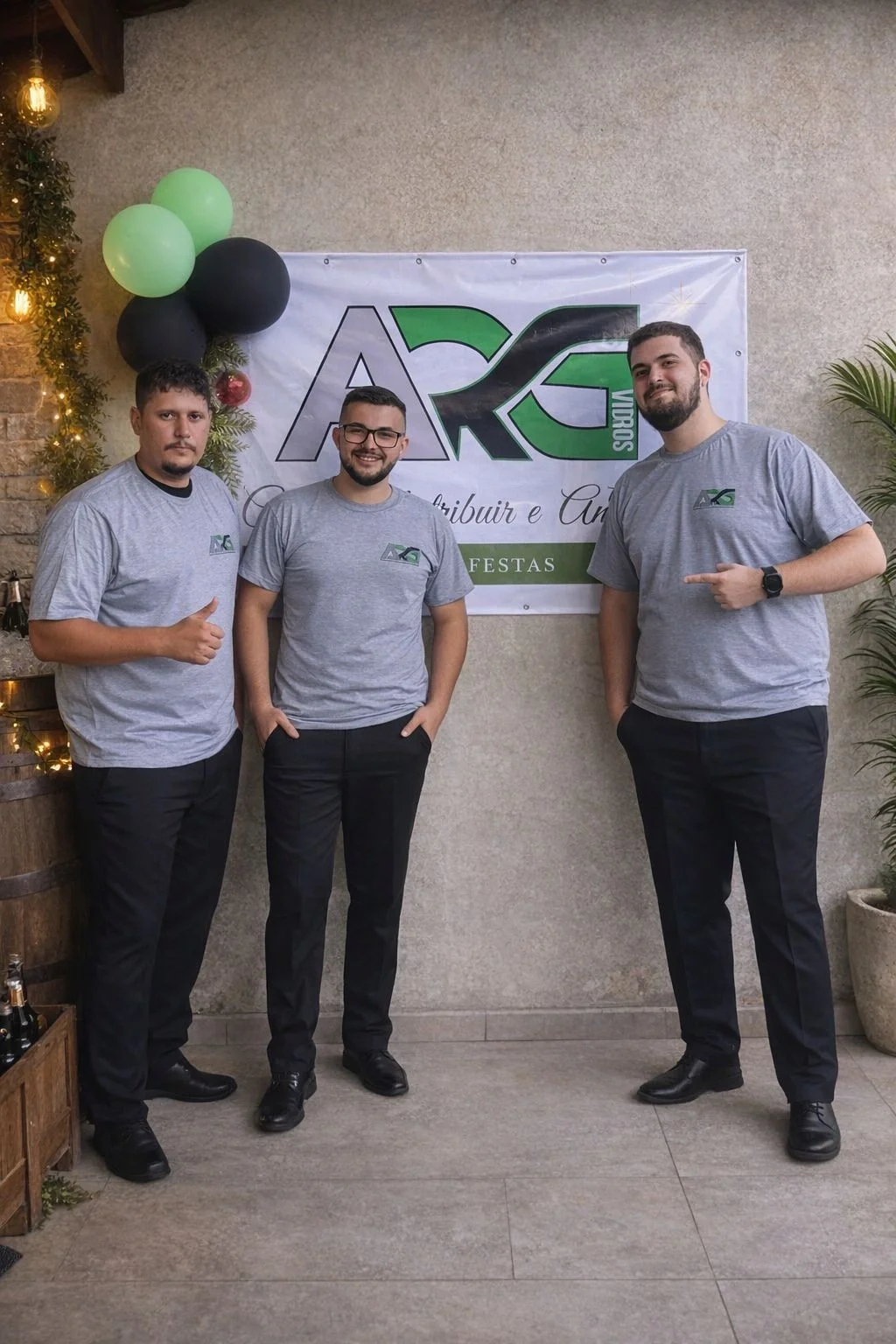 Equipe da ARG Vidros uniformizada